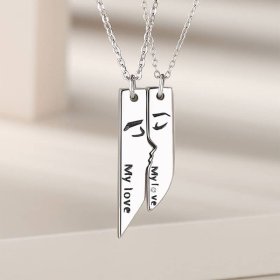 (image for) Matching Kissing Necklaces for Boyfriend and Girlfriend